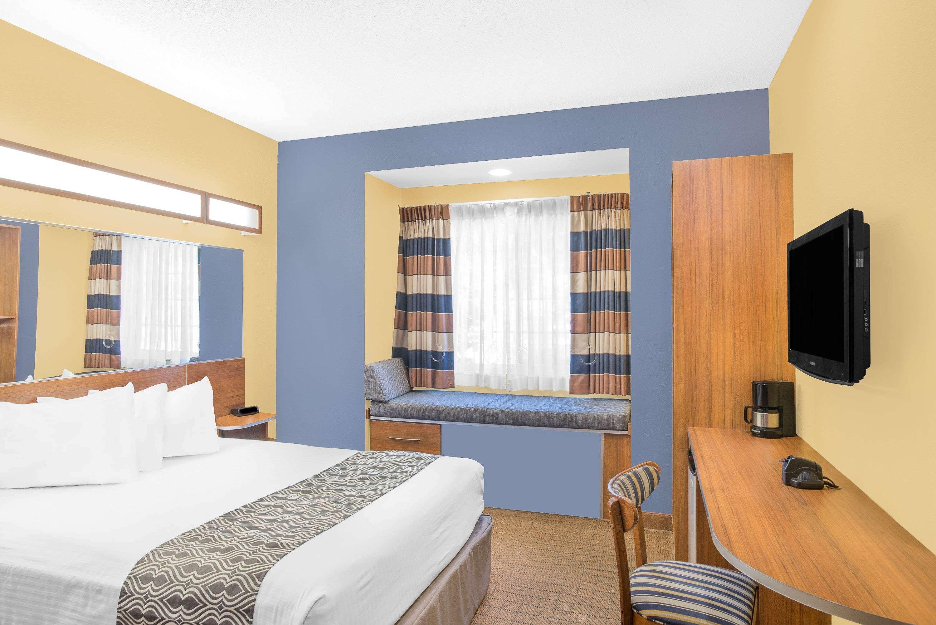 Microtel Inn & Suites Chili/Rochester Extérieur photo